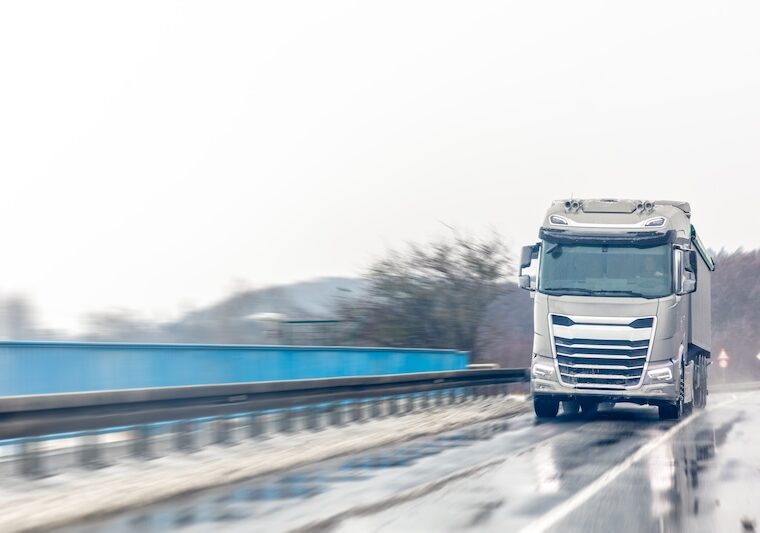 Lastbil på väg