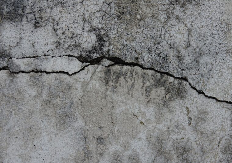 Stor spricka i betonggolv